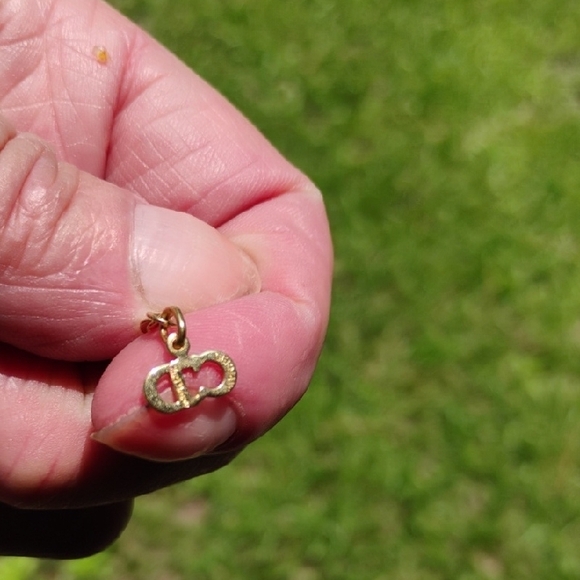 Dior Elegant Gold Pendant Necklace - Picture 2 of 3